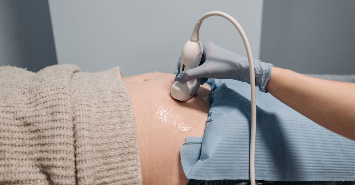 Bêta-hCG : le dosage sanguin qui confirme la grossesse avant tout retard visible - Laboratoire Le Clair de la Plume Douala